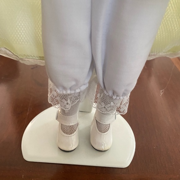 Black porcelain doll on stand - Picture 11 of 16